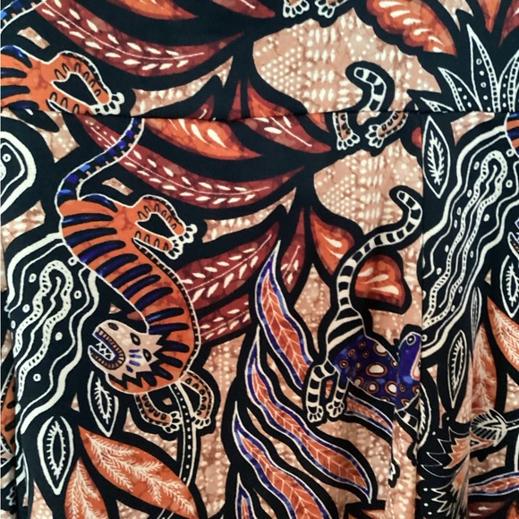 H&M summer dress with peek a boo back! Very cute and flirty! - Picture 3 of 4